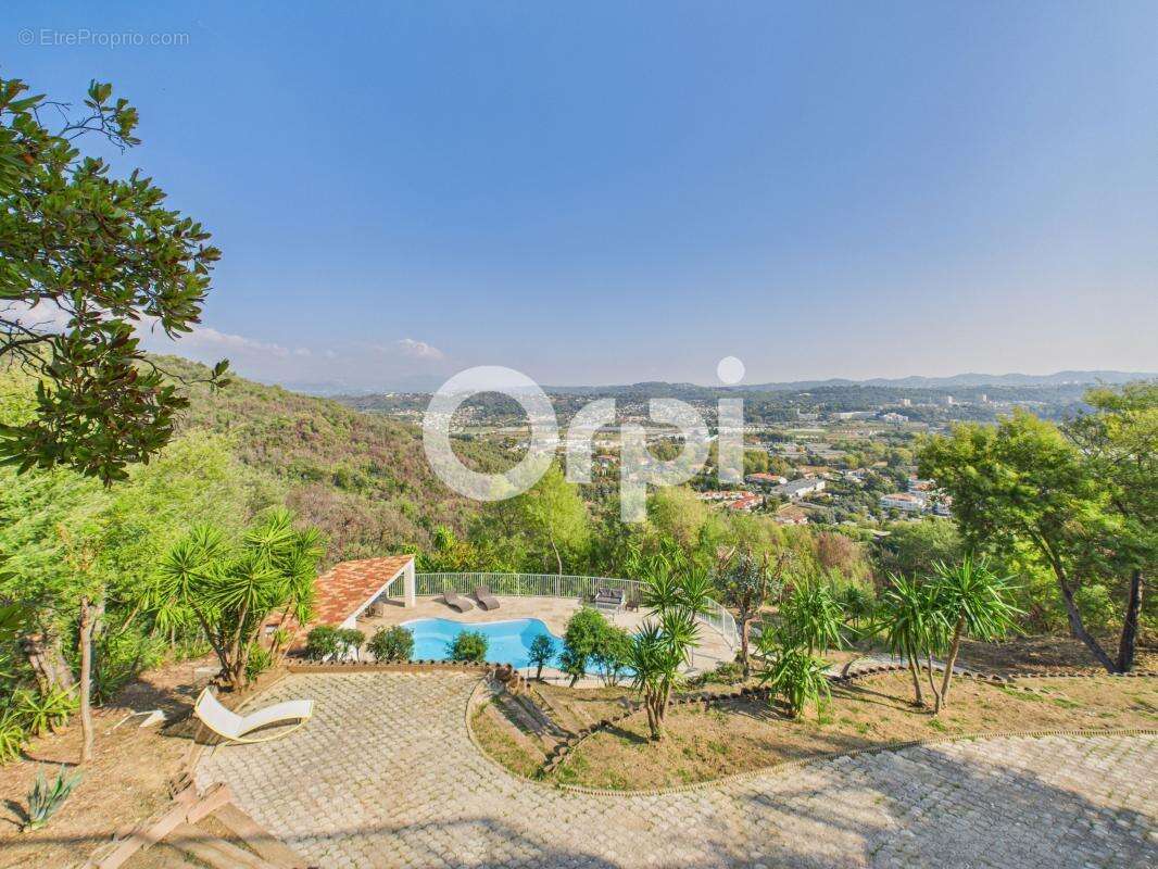 Maison à MANDELIEU-LA-NAPOULE