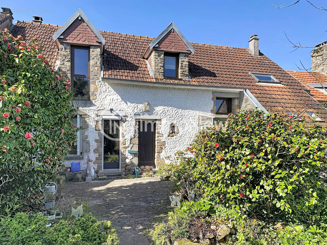 Maison à CAROLLES
