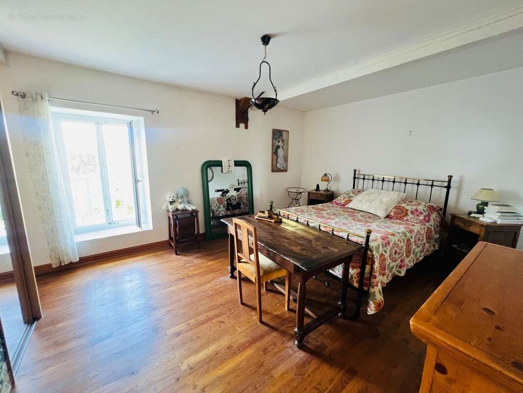 Maison de caractère rénovée – 182 m² – Studio indépendant 31m² – Garage de 117 m² – Terrain clos de 2 235 m² - photo 17