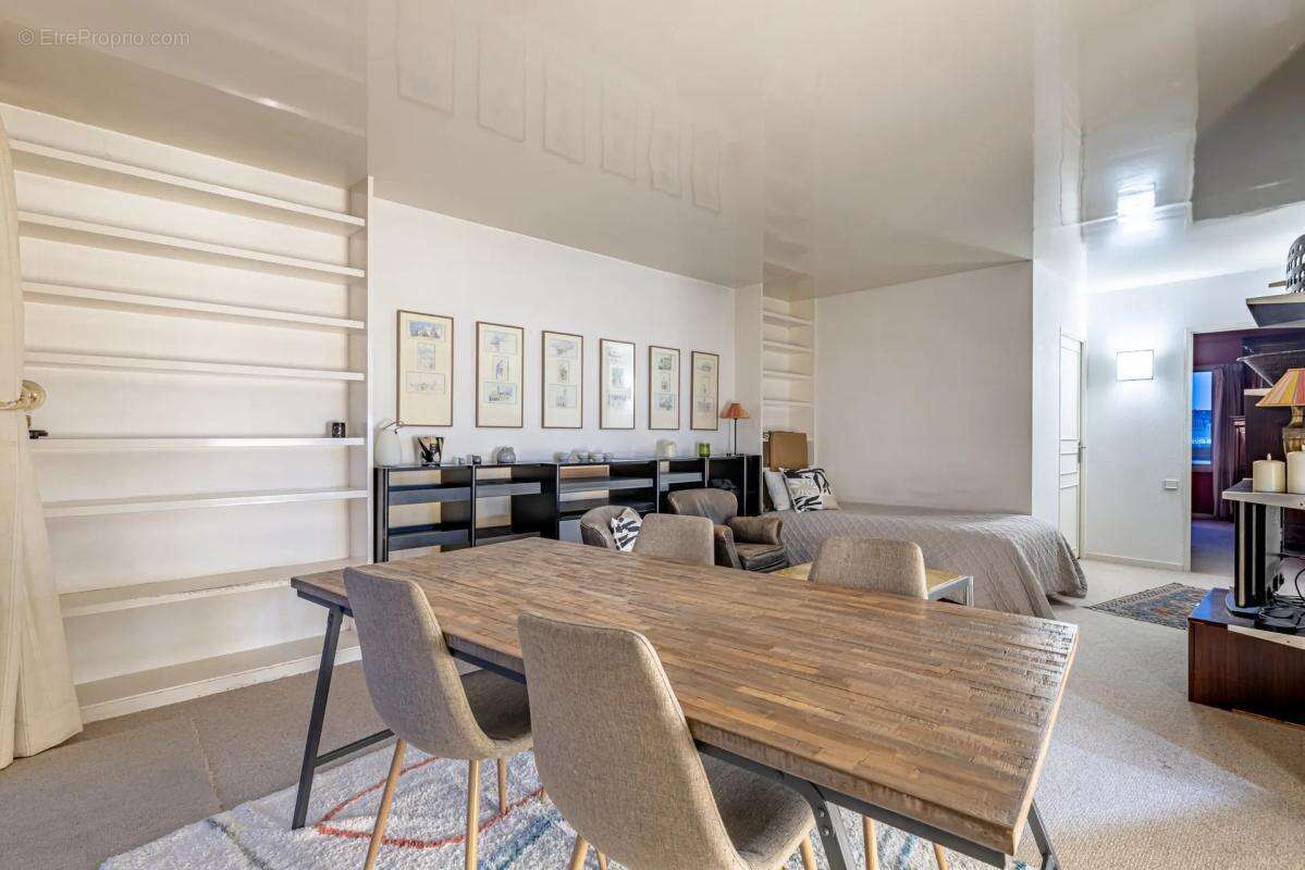 Appartement à COURBEVOIE