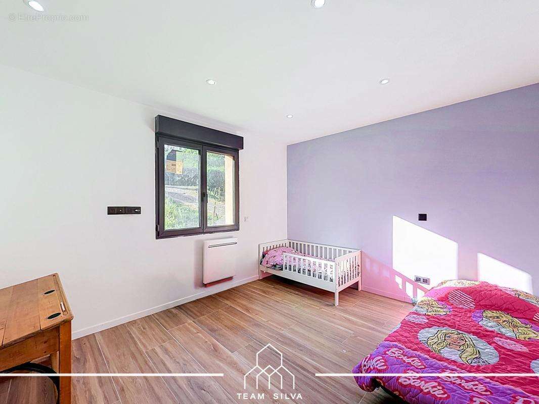Maison 110 m² à Chambost-Longessaigne  - photo 10