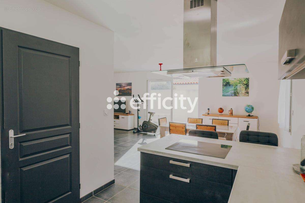 Maison à SAINTE-SOULLE