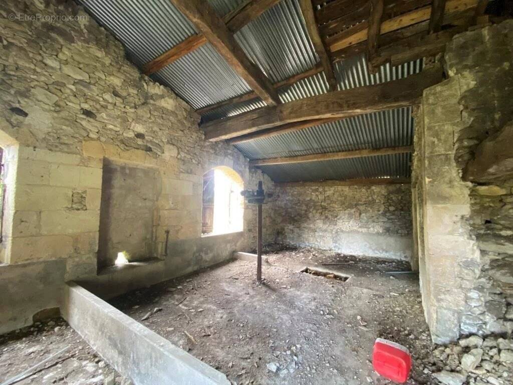 Maison à SAINT-CHRISTOLY-DE-BLAYE