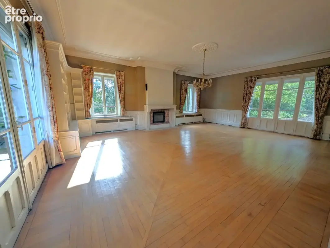 Entre Auxerre et Joigny sur la commune de Beaumont, propriété de 335m2 habitable, dépendances et jardin de 324 - photo 3