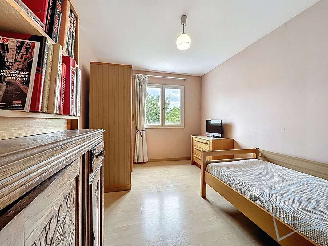 Maison à VOISINS-LE-BRETONNEUX