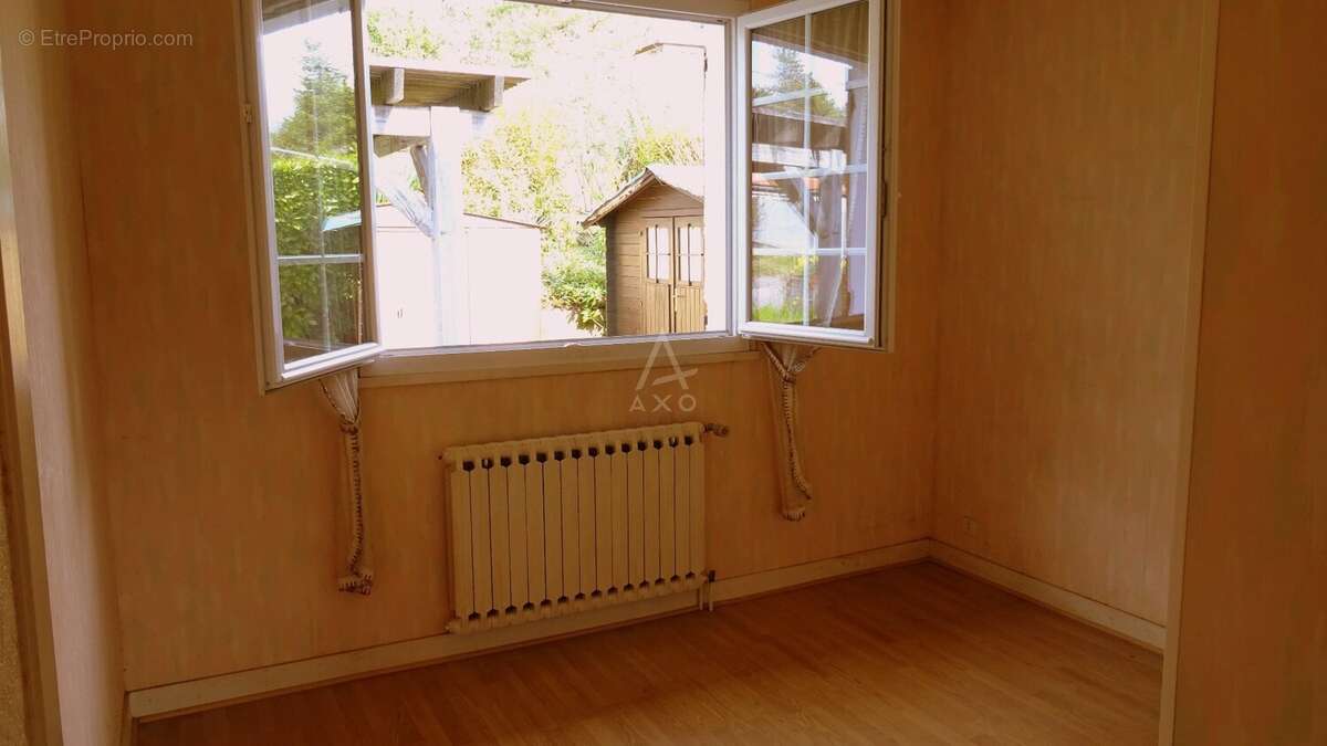 Maison à LEGUILLAC-DE-L'AUCHE