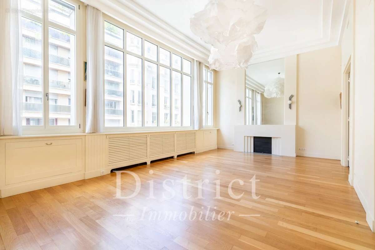 Maison à PARIS-17E