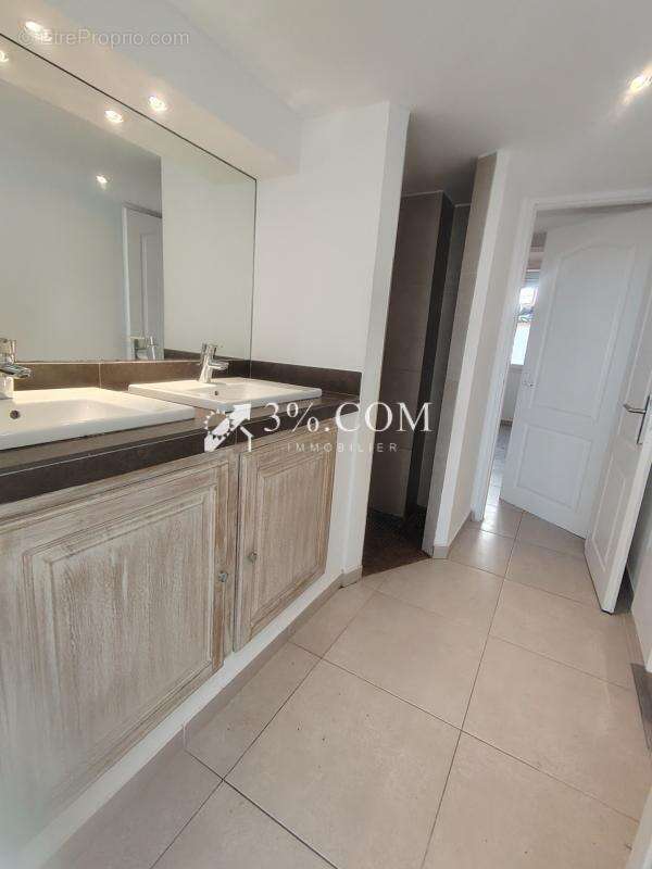 Appartement à COGOLIN