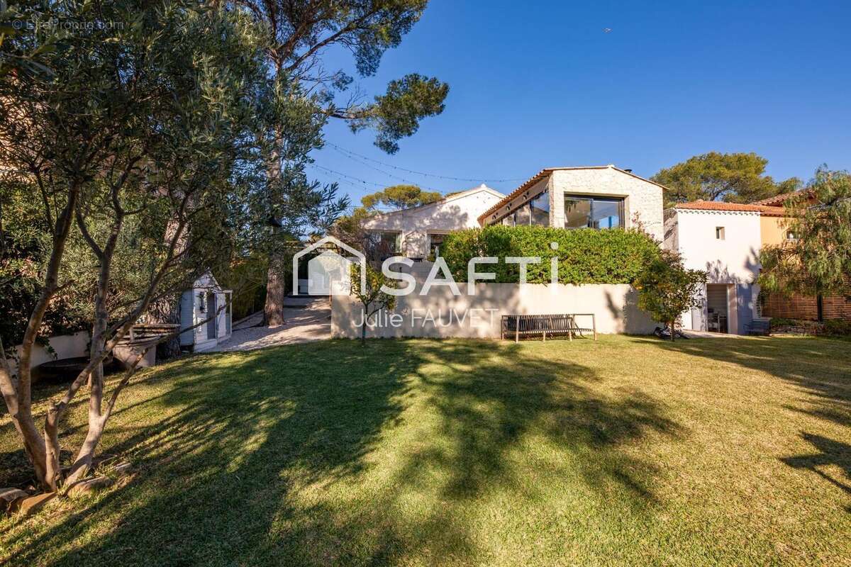 Photo 2 - Maison à SAINT-RAPHAEL