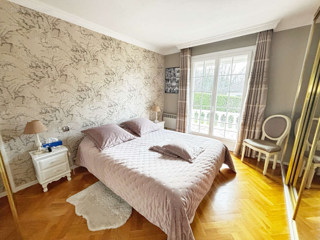 Maison à SAINT-BONNET-DE-MURE