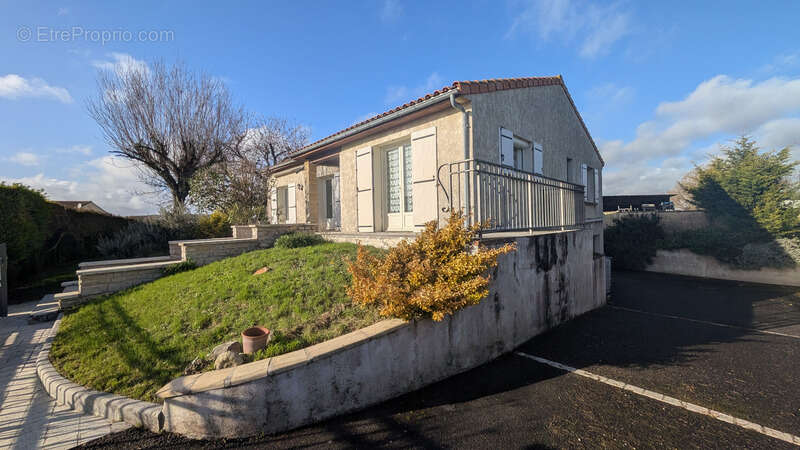 Maison à SEGONZAC