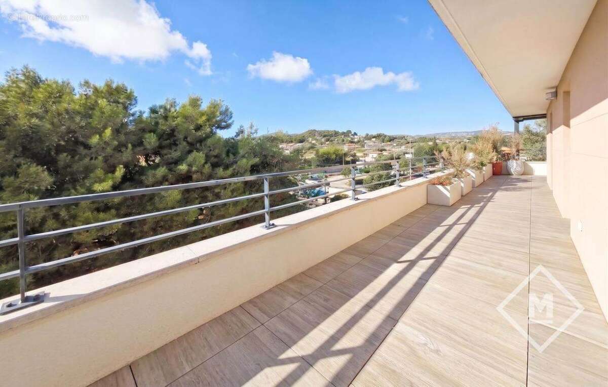 À découvrir sans tarder ! Superbe T3 coup de cœur en dernier étage avec terrasse de 40 m² – Château-Gombert - photo 4