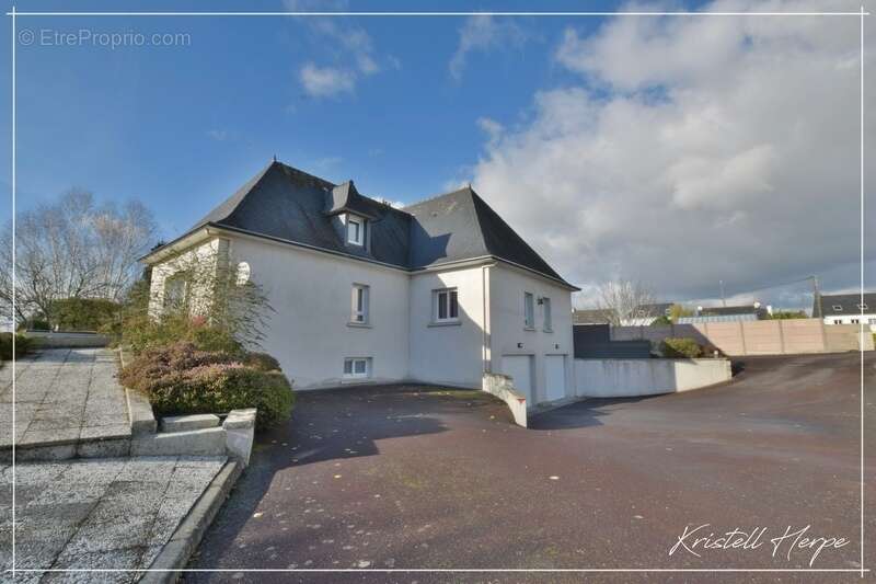 Maison à CARHAIX-PLOUGUER