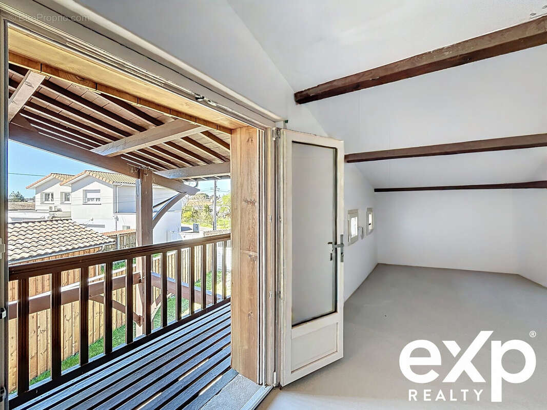 ch parentale  (non meublée )avec un balcon - Maison à BISCARROSSE