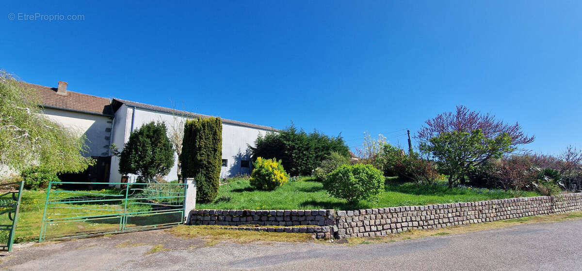 Maison à SAINT-GERMAIN-EN-BRIONNAIS