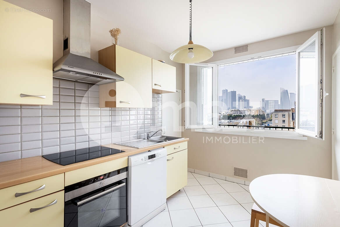 Appartement à COURBEVOIE