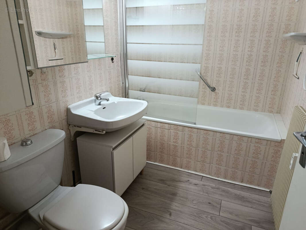 Appartement à GREOLIERES