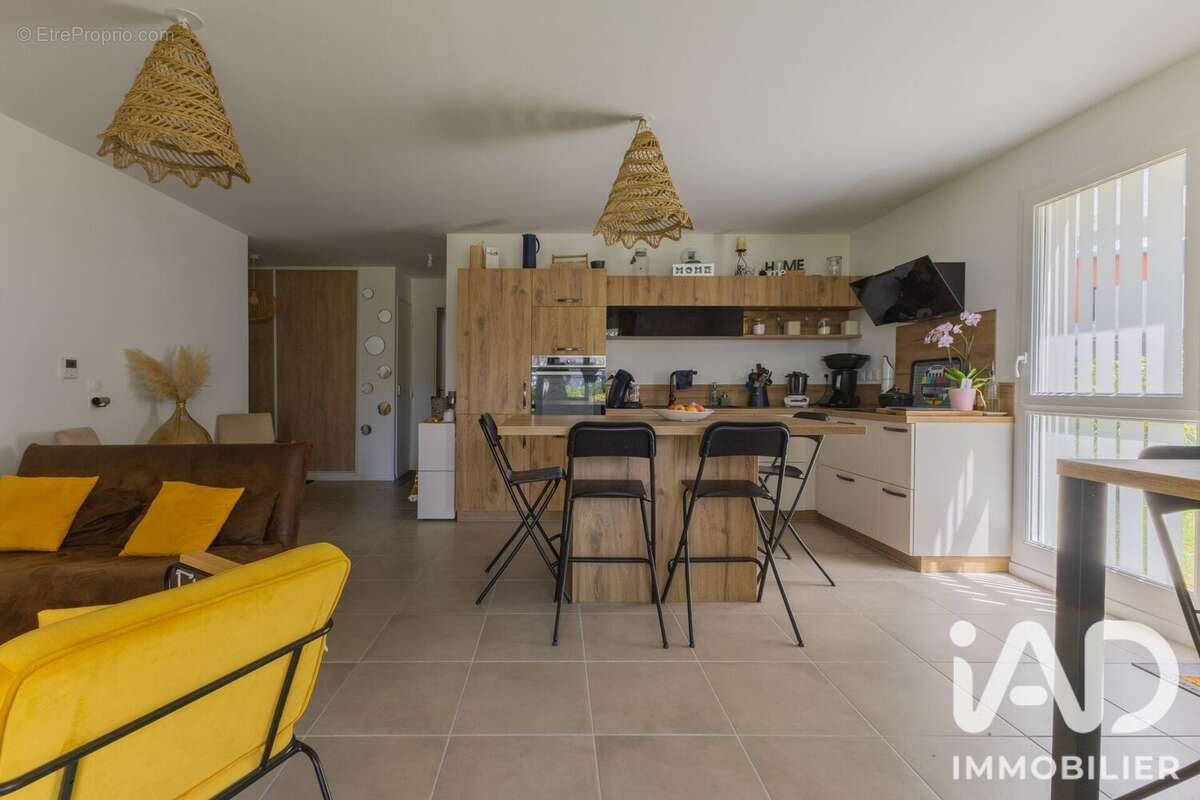 Appartement 85 m² à Challes-Les-Eaux  - photo 3