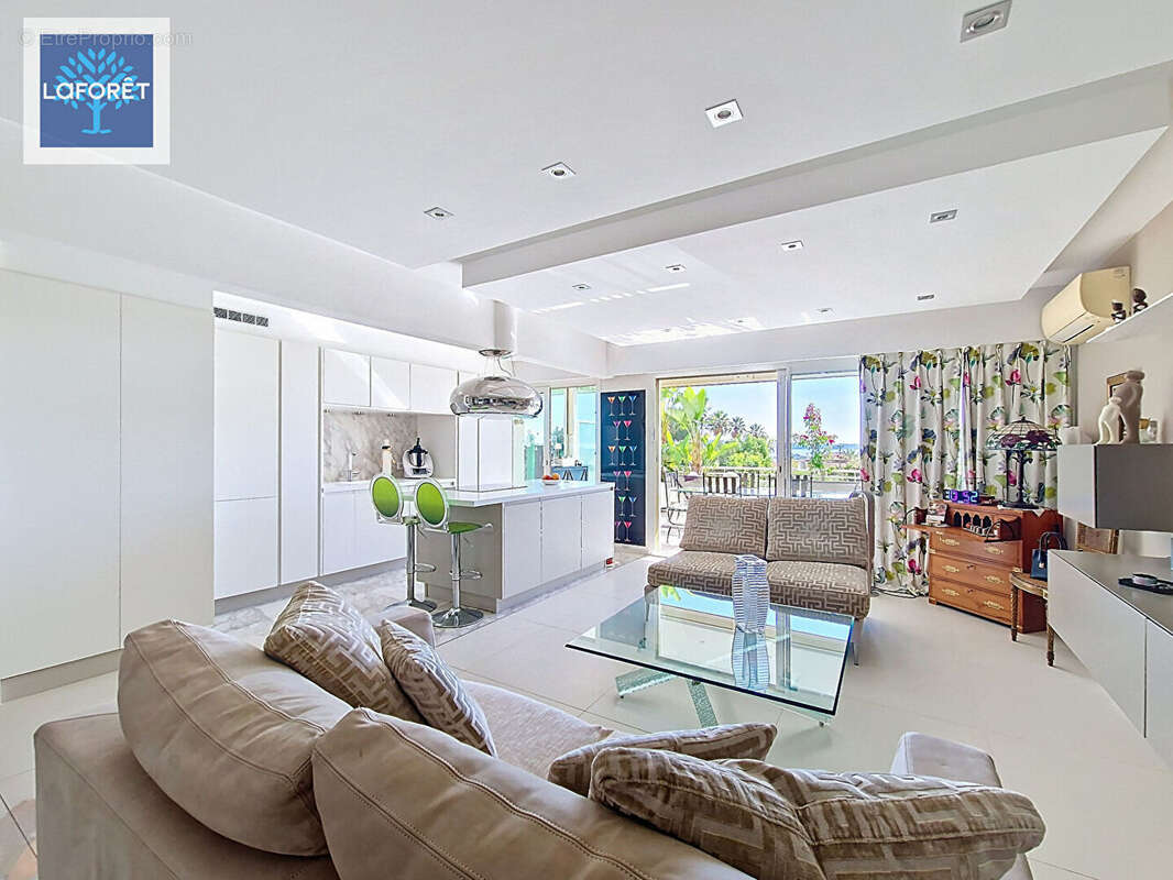 Appartement à VALLAURIS