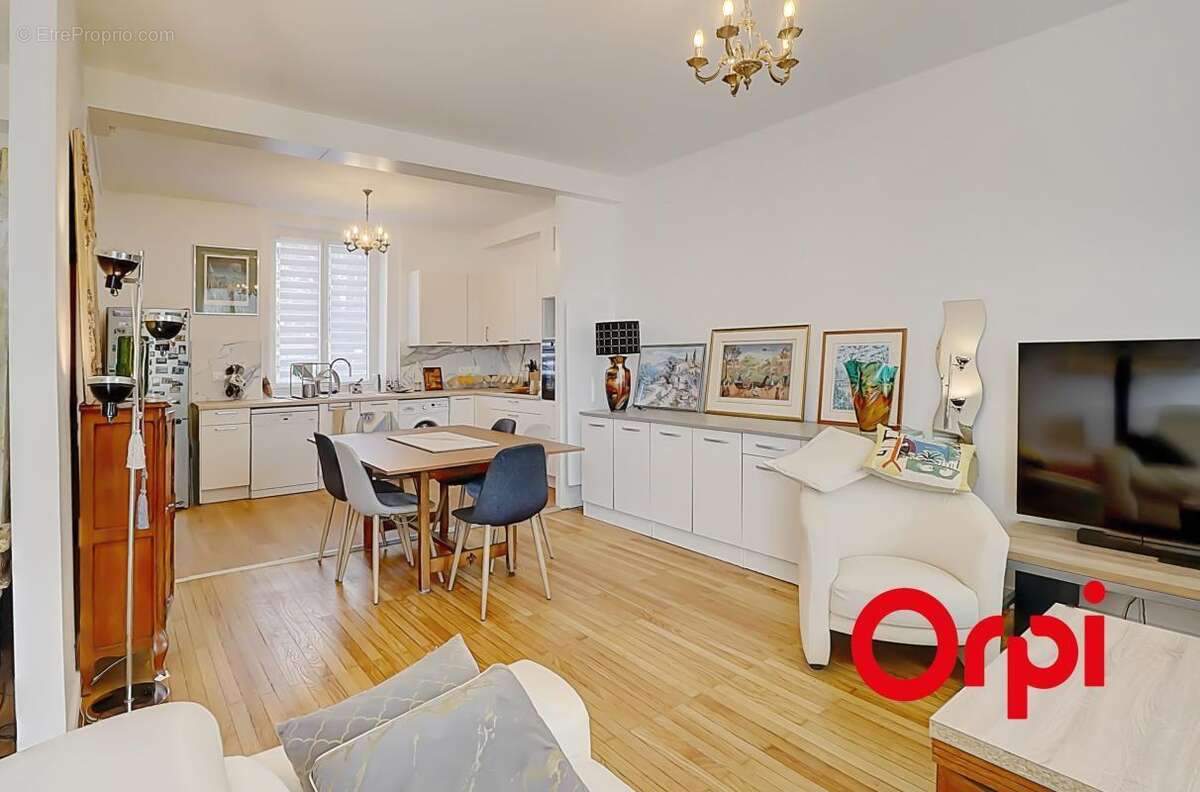 Appartement à NEUVILLE-SUR-SAONE