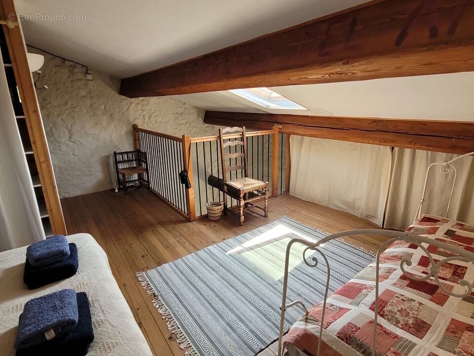 Jolie maison en pierres. - photo 9