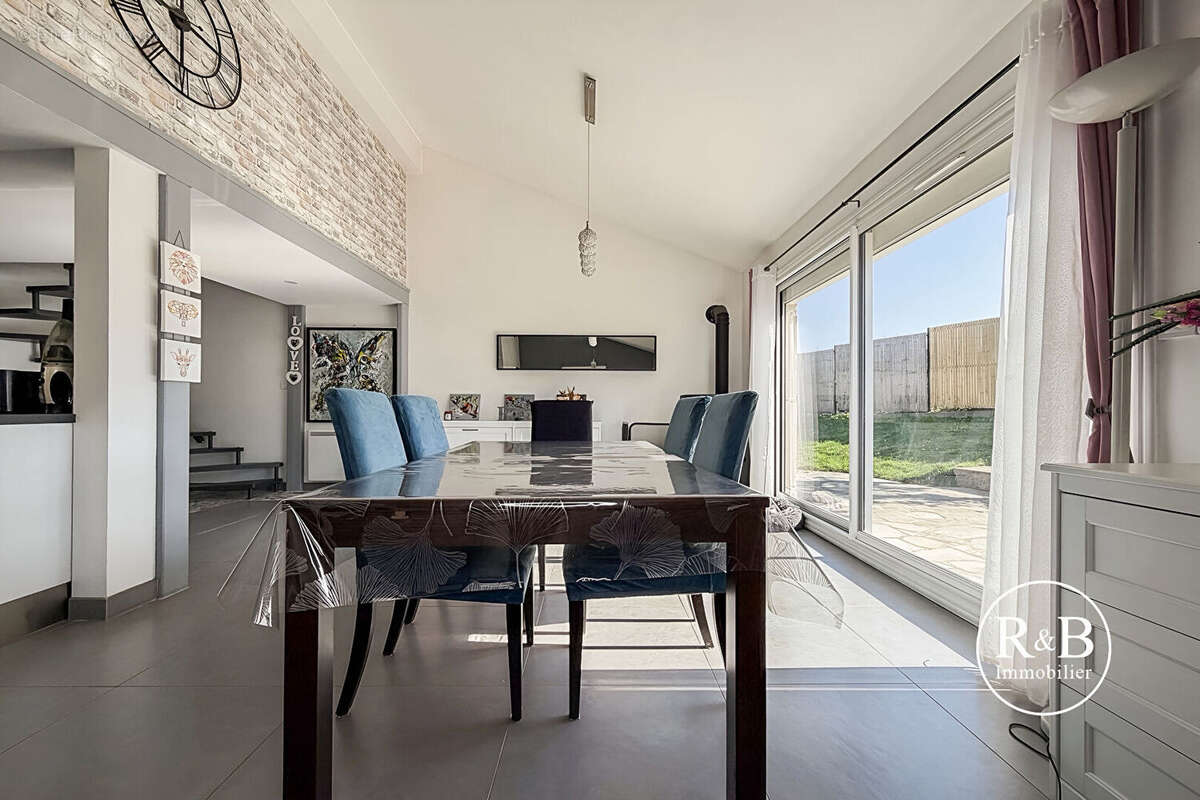 Maison à LES CLAYES-SOUS-BOIS