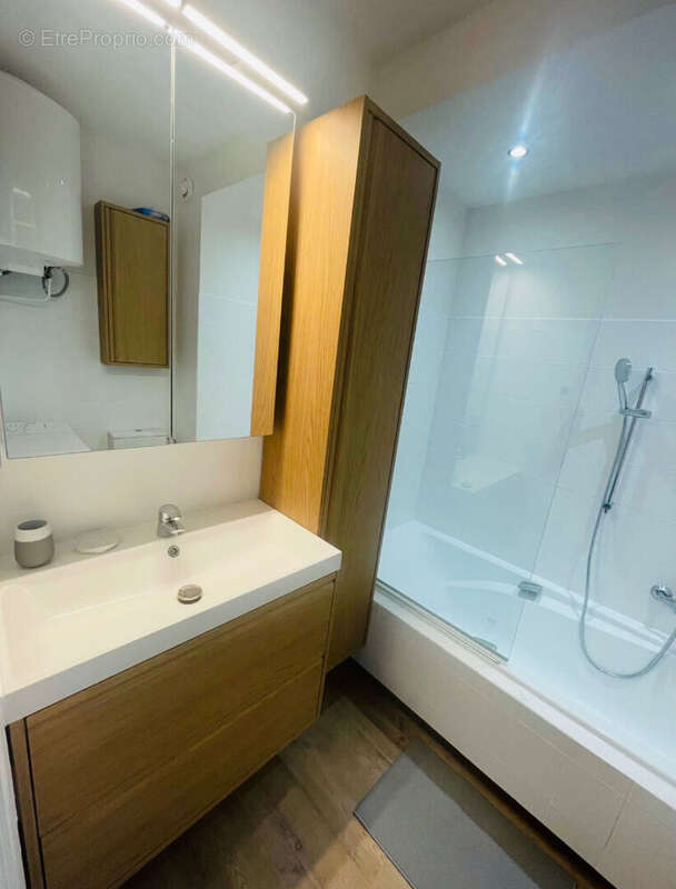 Appartement à SAINT-LAURENT-DU-VAR