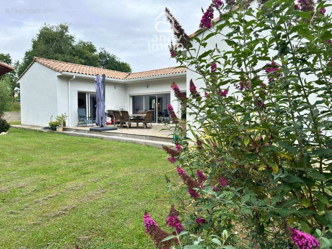Maison à GRAZAC