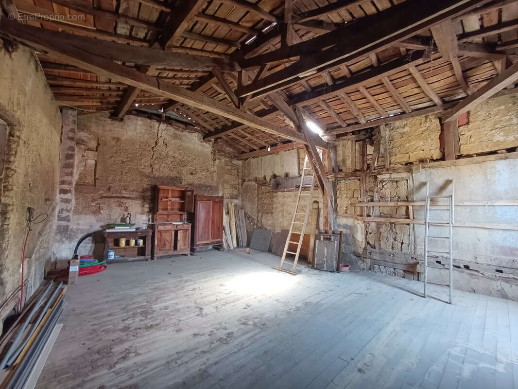Maison de ville rénovée avec dépendance - photo 13