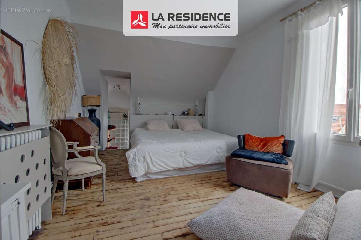 Maison à LES CLAYES-SOUS-BOIS