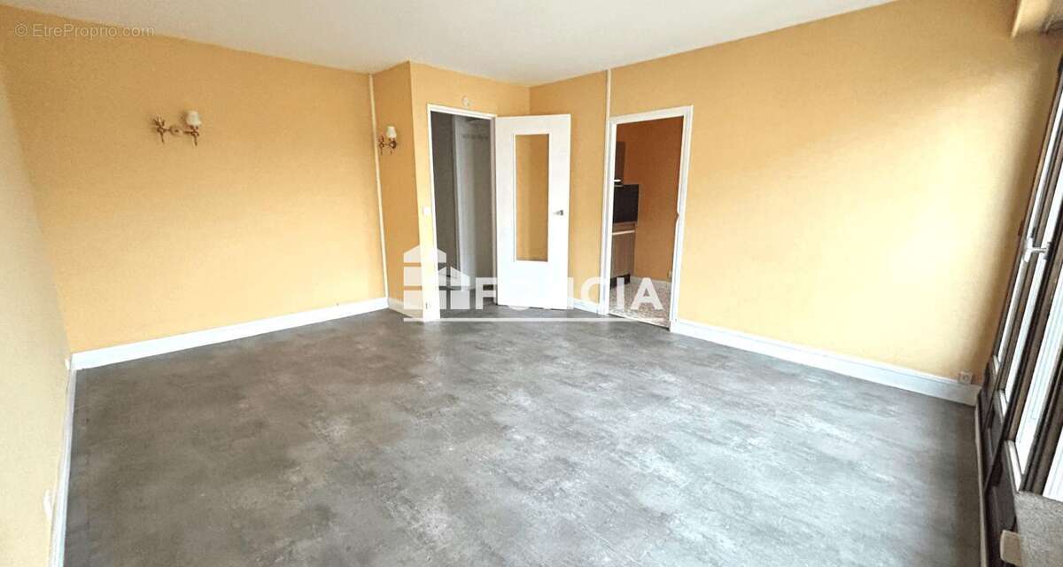 Appartement à FRESNES