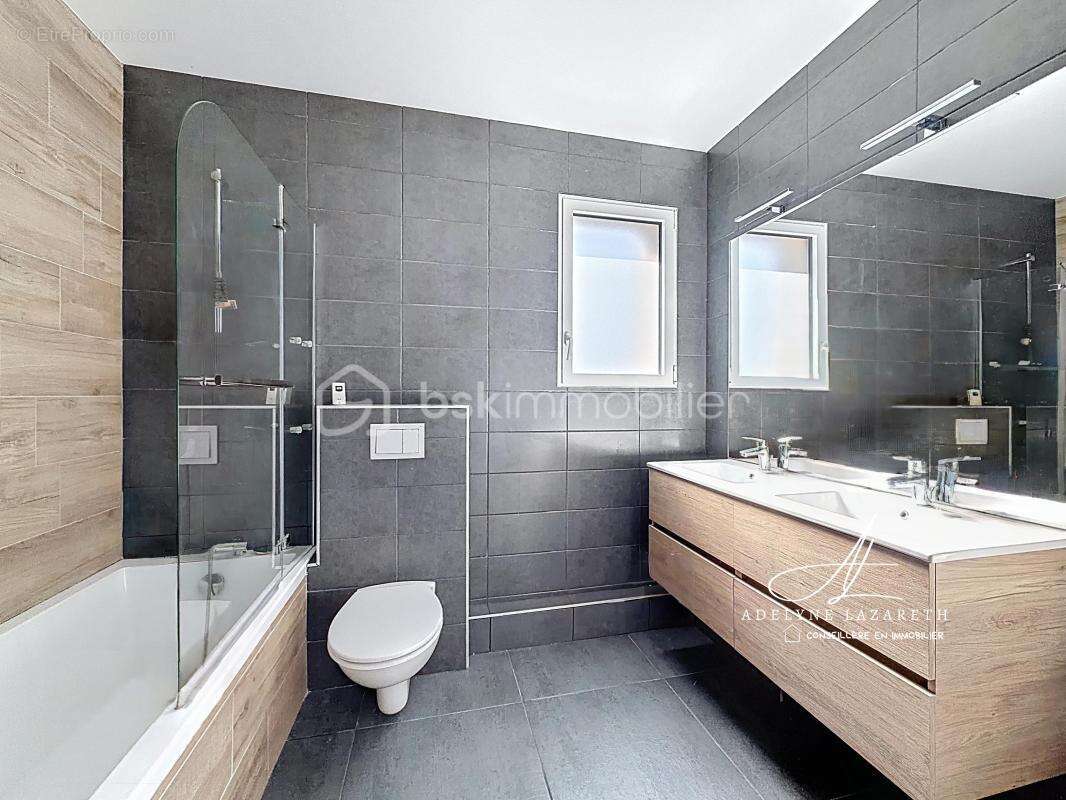 Appartement à POISY