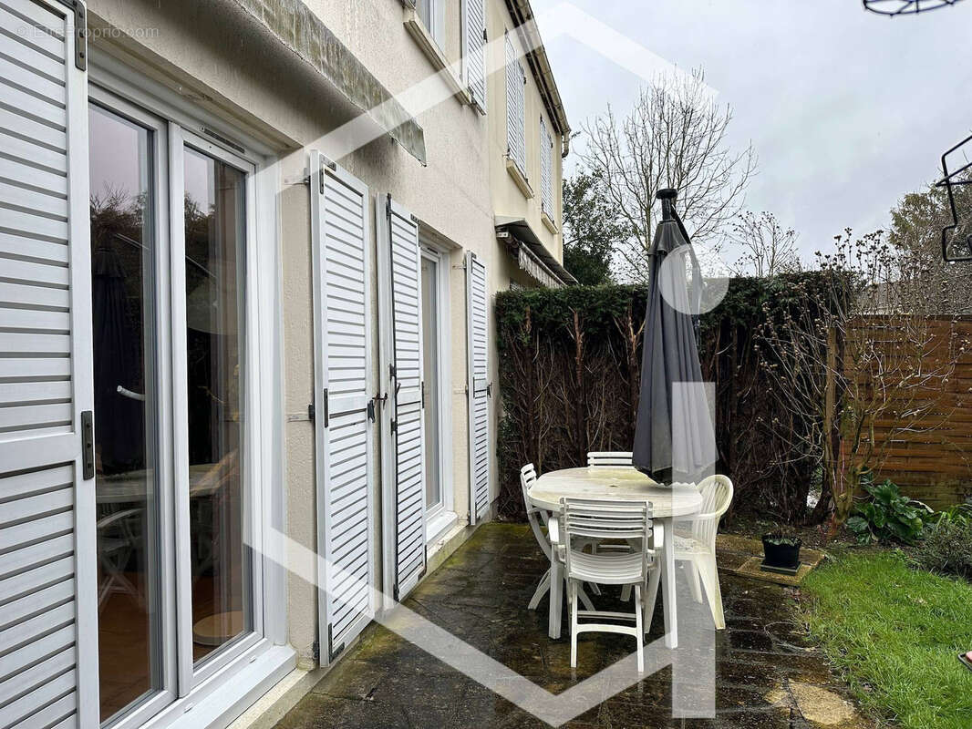 Maison à MAGNY-LES-HAMEAUX