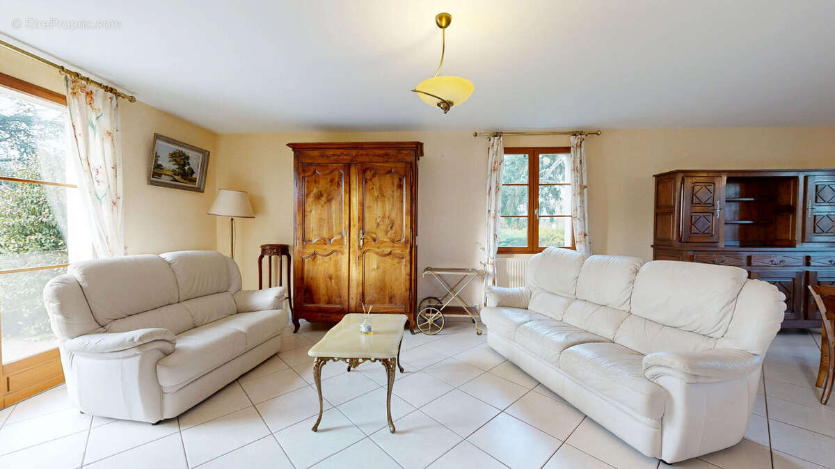 Maison à NEUILLY-LE-REAL