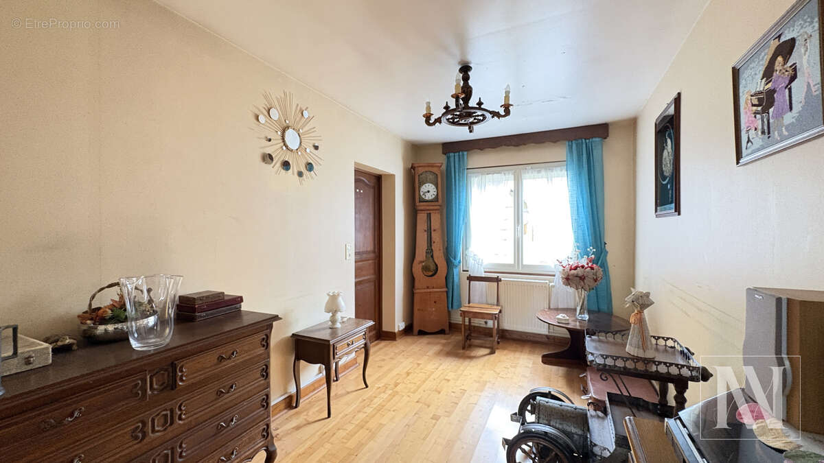Maison à VILLEMOYENNE