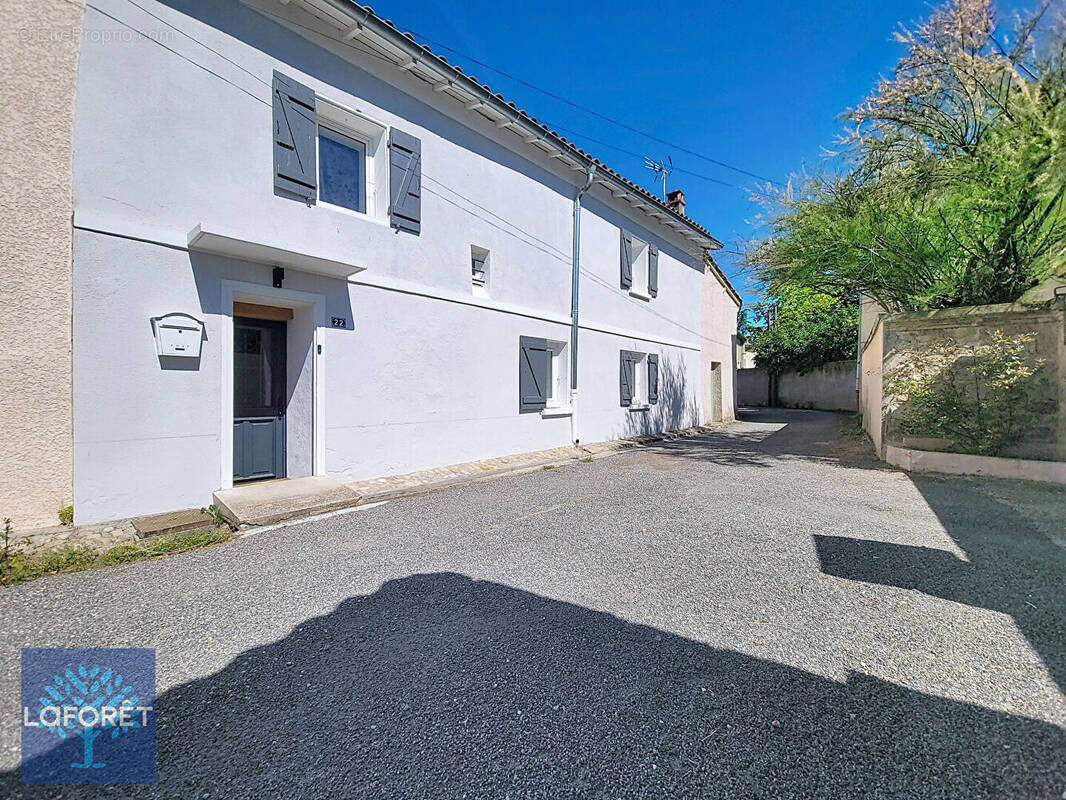Maison à ORLIENAS