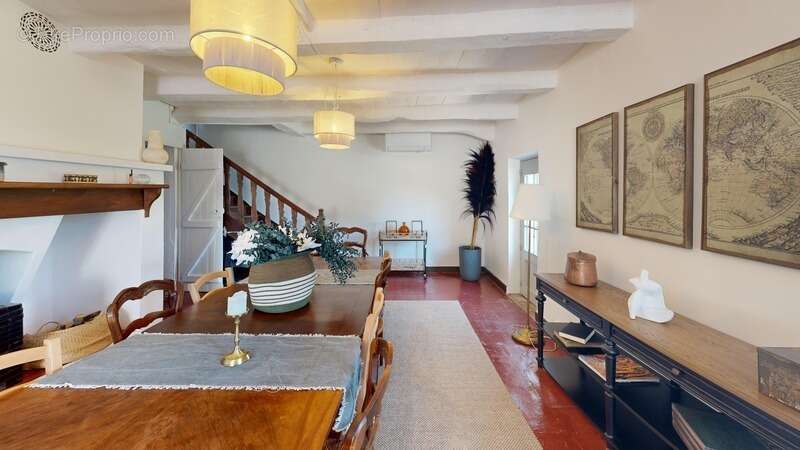 Maison à NEGREPELISSE