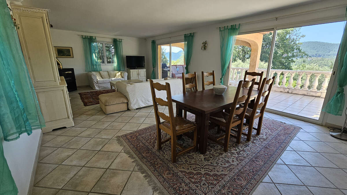 Maison à BAGNOLS-EN-FORET