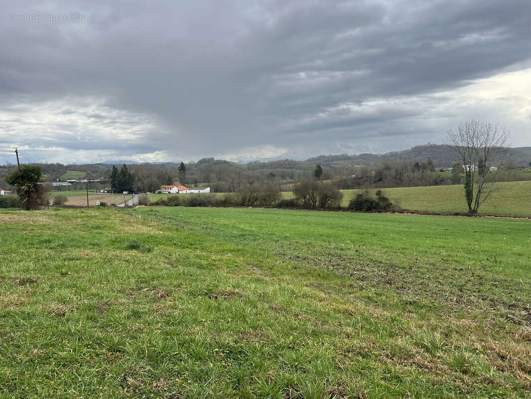 Terrain à AROUE-ITHOROTS-OLHAIBY