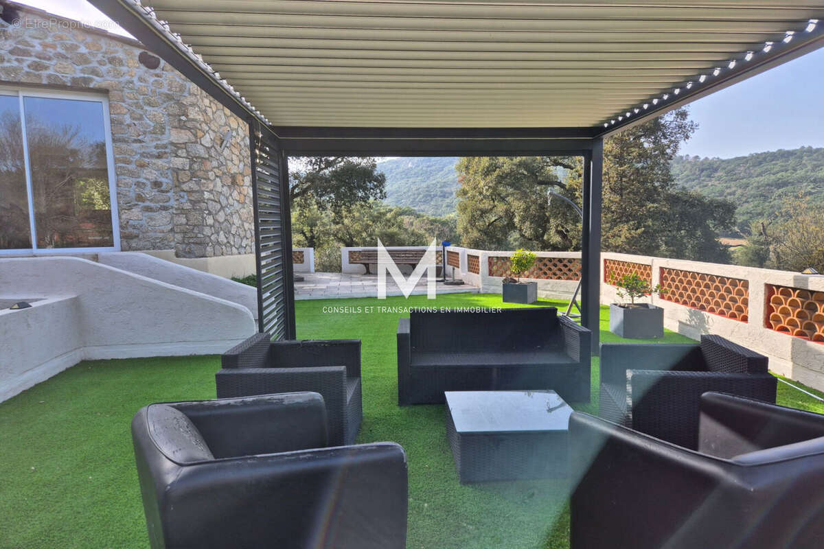 Maison à PLAN-DE-LA-TOUR