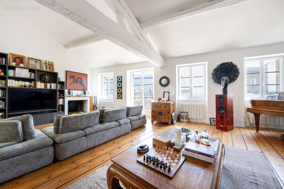 Bordeaux centre historique - magnifique appartement rénové avec belle vue - photo 2