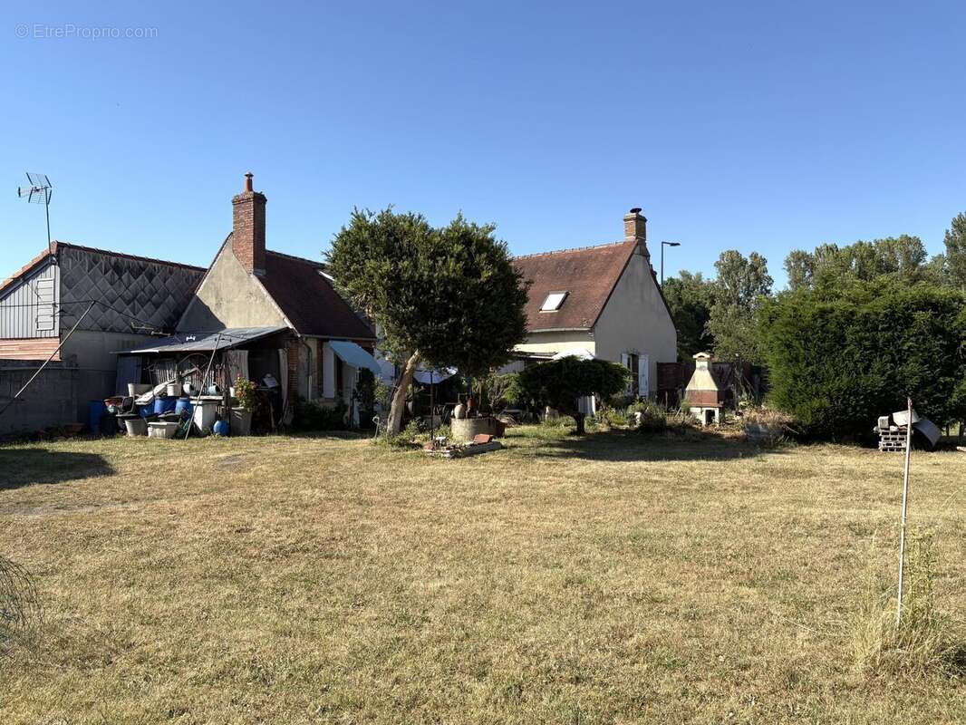 Maison à LES BORDES