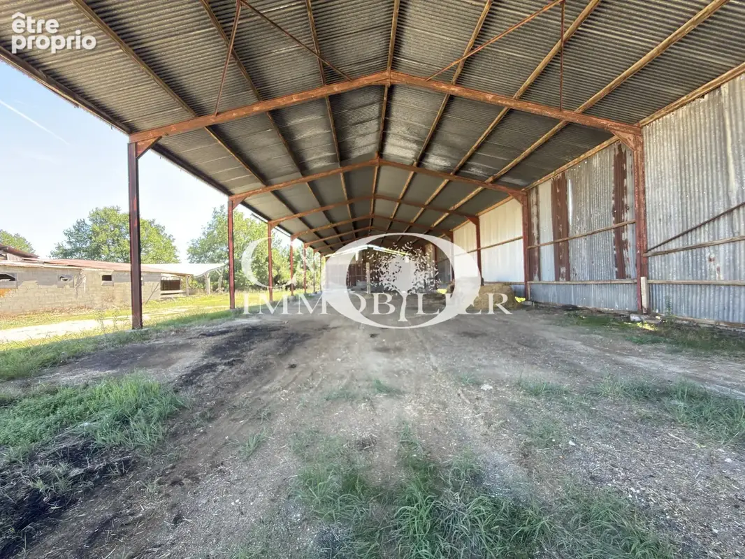 Ensemble immobilier   Ancien corps de ferme   Plus de 7 hectares - photo 15