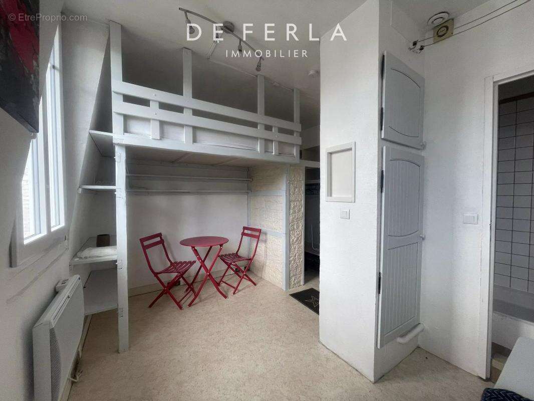 Appartement à PARIS-16E