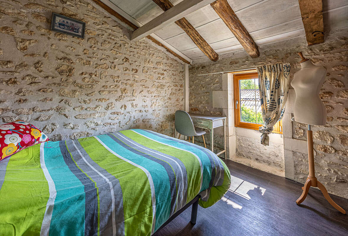 Maison et studio locatif - superbe charentaise avec pierres apparentes - photo 9