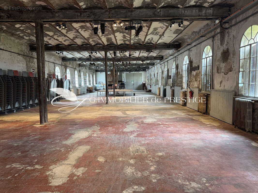 Maison à ENTRAIGUES-SUR-LA-SORGUE