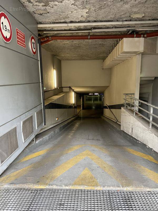 Parking à PARIS-15E