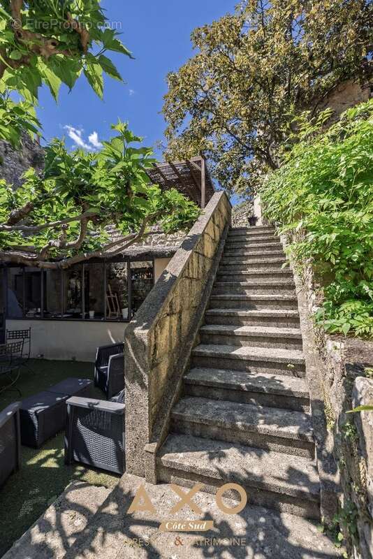 Maison à COLLIAS