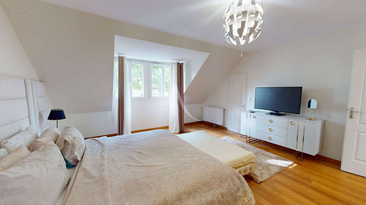 Maison à SAINT-THIBAULT-DES-VIGNES