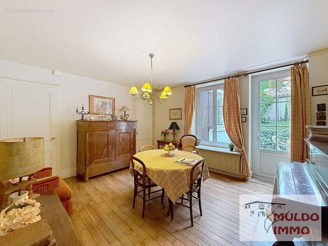 Maison de ville avec jardin coeur Lyon 5ème. - photo 10